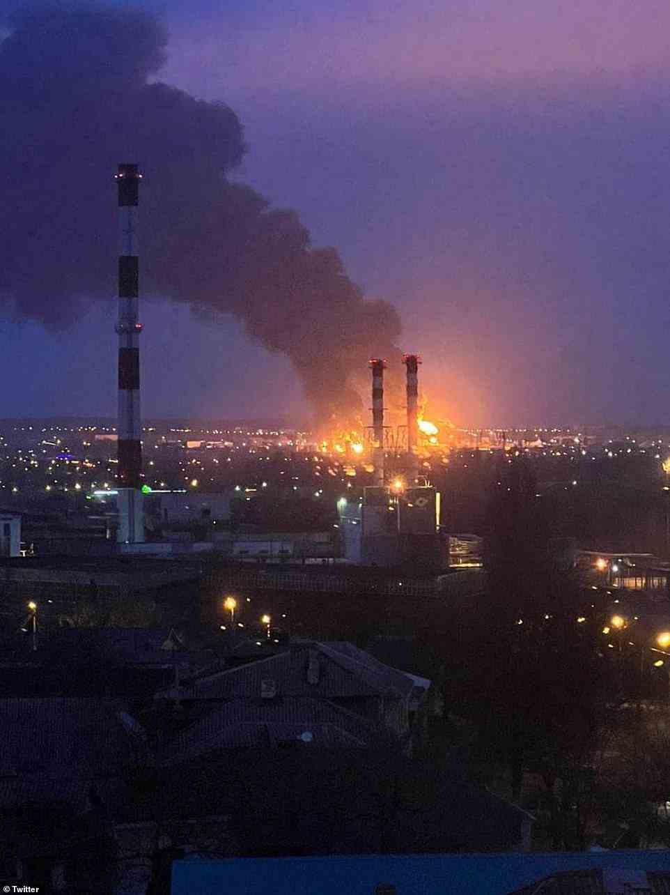 Fotos in den sozialen Medien zeigten, dass die Ölanlage in Belgorod in den frühen Morgenstunden des Freitags in Flammen stand