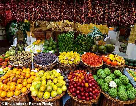 „Verpassen Sie in Funchal nicht den Mercado dos Lavradores mit seinen extravaganten Ausstellungen von Inselprodukten“, schreibt Nigel.  Oben ist einer der Marktstände