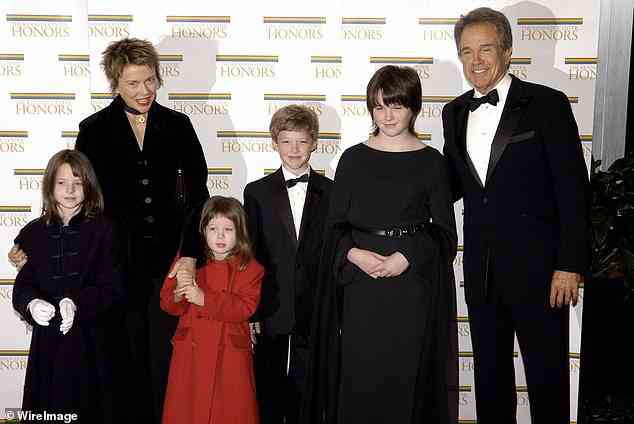 Frühe Tage: Annette Bening und Beatty mit ihren Kindern im Jahr 2005 (LR) Isabel, Ella, Benjamin und Stephen, die als Kathlyn Elizabeth geboren wurden und mit 14 zu einem Jungen wurden