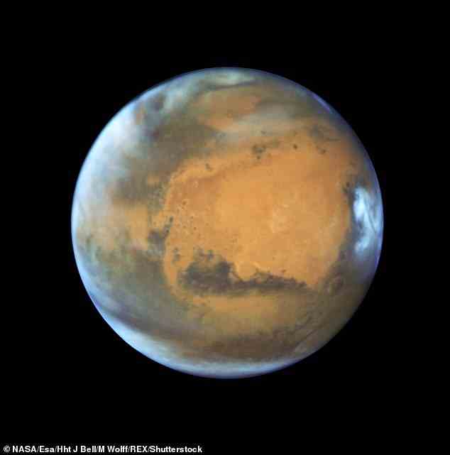 Mars ist von besonderem Interesse, weil er sich relativ schnell gebildet hat – er verfestigte sich in etwa 4 Millionen Jahren nach der Geburt des Sonnensystems, während die Erde 50 bis 100 Millionen Jahre brauchte, um sich zu bilden