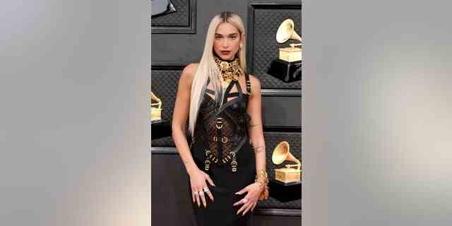 Dua Lipa nahm am Sonntagabend an den 64. jährlichen Grammy Awards teil.