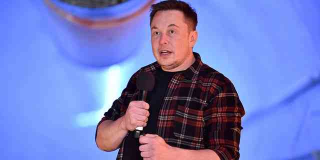 DATEIFOTO: Elon Musk, Gründer von Tesla Inc., spricht am 18. Dezember 2018 in Hawthorne, Kalifornien, USA. 