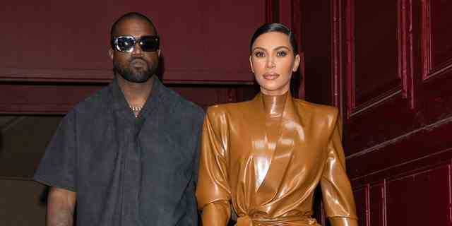 Kim Kardashian West und Ehemann Kanye West verlassen am 1. März 2020 in Paris, Frankreich, den Sonntagsgottesdienst von K. West im Theater des Bouffes Du Nord – Paris Fashion Week Womenswear Herbst/Winter 2020/2021.