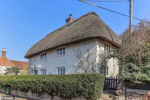 Dieses historische Cottage mit 3 Schlafzimmern befindet sich im hübschen Dorf Chilbolton in Hampshire