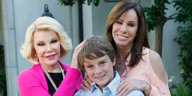 Joan und Melissa Rivers, eines der beliebtesten Mutter-Tochter-Duos des Fernsehens, mit Melissas Sohn Cooper, damals 12.