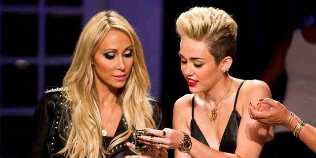 Gastrichter Tish Cyrus, Miley Cyrus treten auf "Gestylt zu rocken."