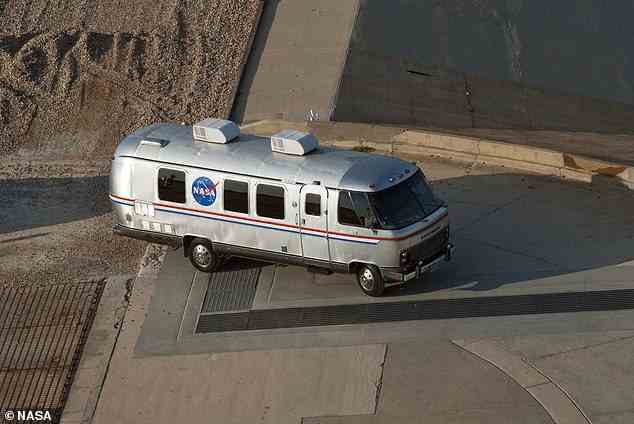 Sie sollen den legendären Astrovan ersetzen, der während der Space-Shuttle-Ära verwendet wurde – das letzte Mal, als die NASA regelmäßig ihre eigenen Astronauten ins All brachte