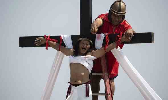 Kreuzigungen bei den Osterpassionsspielen auf den Philippinen