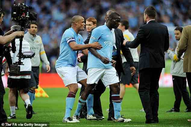 Ich erinnere mich, wie es zwischen meinem Team aus Manchester City und Manchester United in einem FA-Cup-Spiel 2011 heiß herging – danach hatten wir das Gefühl, eine wichtige Hürde genommen zu haben und nicht gemobbt zu werden