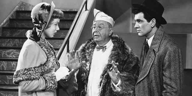 Samuel Fulton (Charles Coburn) unterbricht in der Komödie von 1952 einen Streit zwischen Millicent Blaisdell (Piper Laurie) und ihrem Freund Dan Stebbins (Rock Hudson). "Hat jemand mein Mädchen gesehen?"