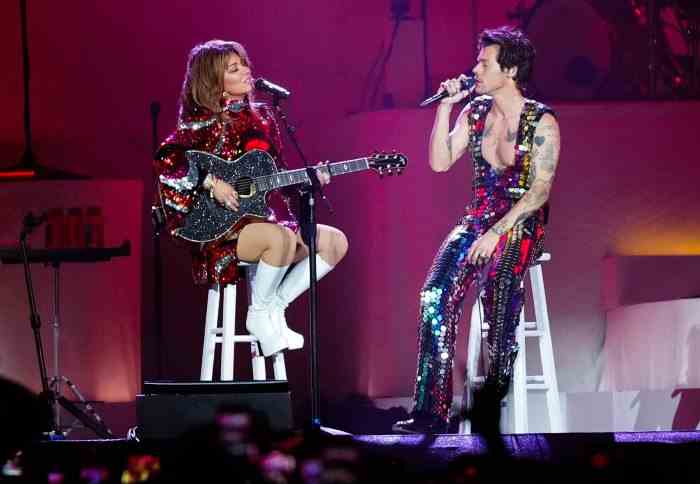 Harry Styles im Duett mit 'Starstruck' Shania Twain während Coachella Day 1, debütiert neuen Song