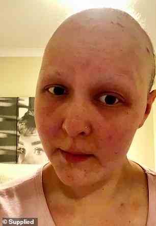 Katie hatte 18 Runden Chemotherapie, die sich über sechs Monate erstreckten, gefolgt von drei Monaten Strahlentherapie