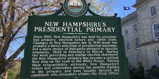In New Hampshire findet seit einem Jahrhundert die erste Präsidentschaftsvorwahl der Nation statt.  Ein Schild vor der Landeshauptstadt in Concord, NH, markiert den geschätzten Primärstatus des Staates.