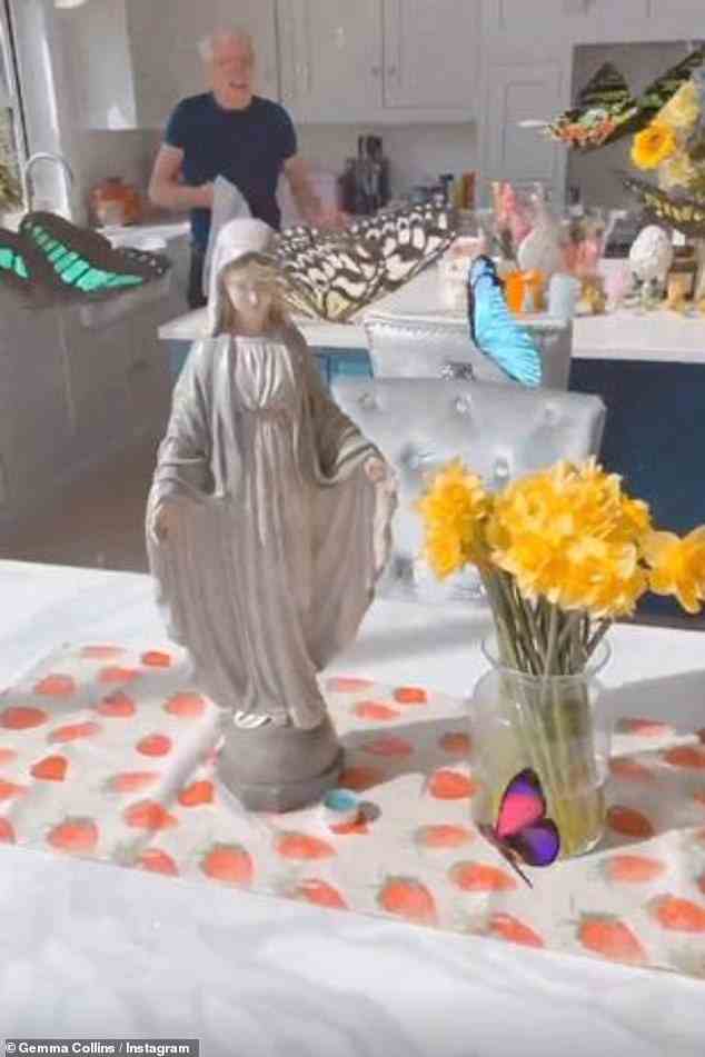 Dekorationen: Der Star schmückte auch ihr verschwenderisches Zuhause mit unzähligen Osterschmuckstücken – darunter Osterhasen-Keramikornamente und eine Jungfrau-Maria-Statue