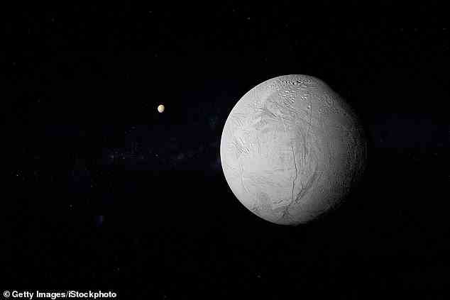 Die Astronomen und Planetenwissenschaftler hinter dem dekadischen Bericht forderten auch die NASA auf, den gefrorenen Saturnmond Enceladus zu besuchen und nach Lebenszeichen zu suchen