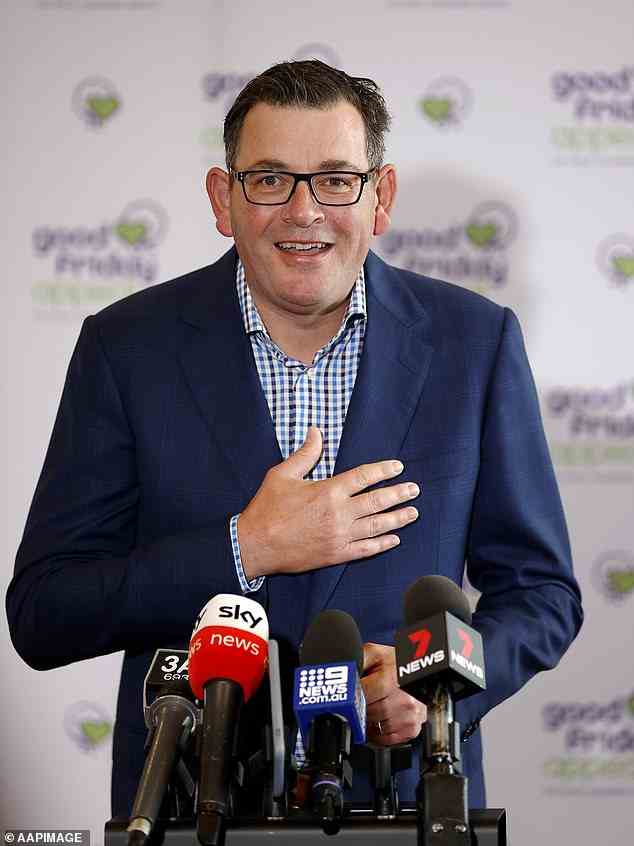 Der viktorianische Premier Daniel Andrews (im Bild am Freitag) wird sich bald NSW anschließen und die Impfanforderungen für Gaststätten in seinem Bundesstaat fallen lassen