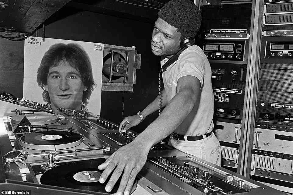 Larry Levan (im Bild) war ein Jahrzehnt lang Resident-DJ in der New Yorker Paradise Garage.  Er starb 1992 im Alter von nur 38 Jahren.  Er leitete eine „Samstagsmesse“-Gemeinde hingebungsvoller Tänzer