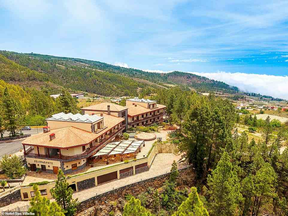 Das abgebildete Vier-Sterne-Hotel Spa Villalba in den Wäldern oberhalb von Vilaflor bietet Martin einen beruhigenden Empfang nach seinem Spaziergang