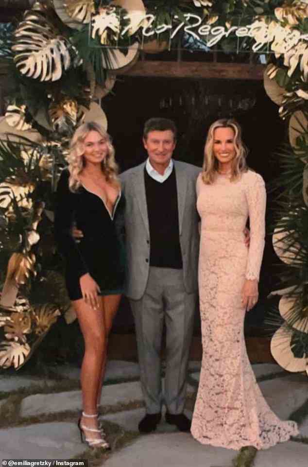 Paulina's younger sister also took a photo with their parents, Wayne and Janet Gretzky, underneath the sign