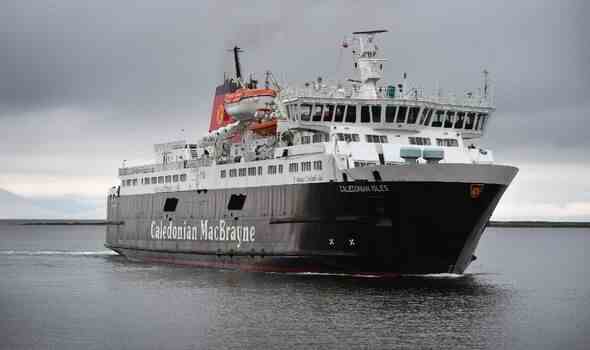 Caladonain MacBrayne bringt die Verkäufe der Caledonian Isles in den Hafen von Ardrossan