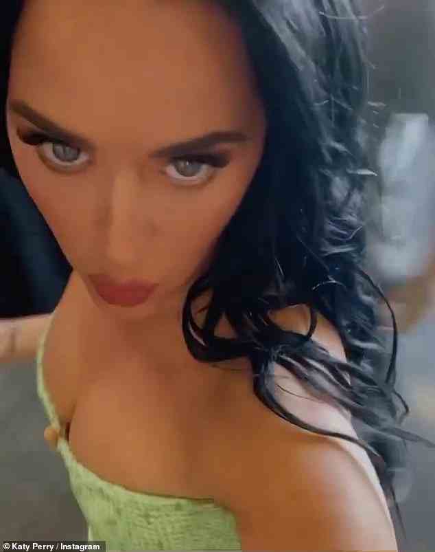 Videoclip: Der Pop-Superstar teilte auch einen kurzen Videoclip im Margarita-Outfit