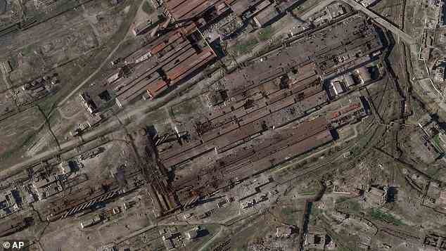 Dieses Satellitenbild von Planet Labs PBC zeigt Schäden im Azovstal-Stahlwerk in Mariupol, Ukraine, am Sonntag