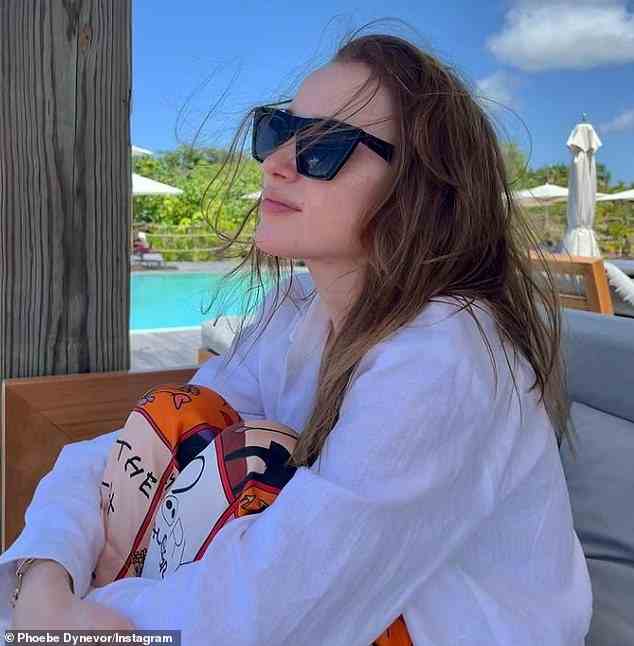 Friedlich: Phoebe ging am Montag auf Instagram und beschrieb ihre Statistik im luxuriösen COMO Parrot Cay Hotel als „ein Stück Himmel“.