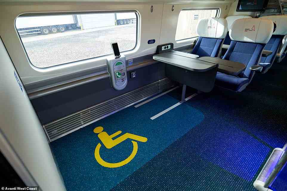 Der Abschnitt für Rollstühle an Bord der neu modernisierten Pendolino-Züge, von denen der erste jetzt im Netz fährt