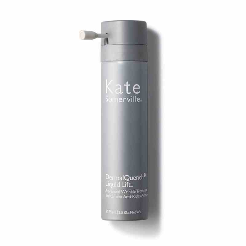 Eine graue Sprühflasche der Kate Somerville DermalQuench Liquid Lift Advanced Hydration Treatment auf weißem Hintergrund