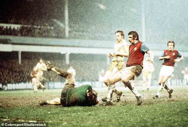 West Ham fügte dem verängstigten Frankfurt 1976 beim besten Boleyn Ground-Sieg eine feindliche Nacht zu