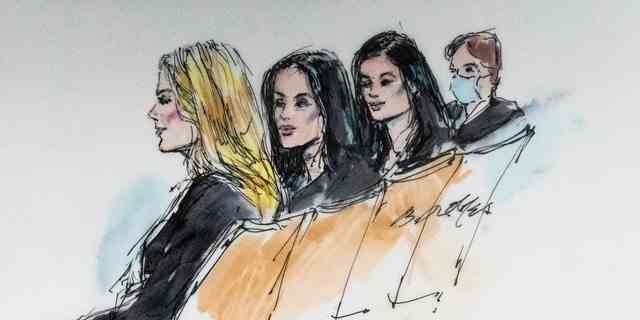 In dieser Künstlerskizze im Gerichtssaal sitzen Khloe Kardashian, Kim Kardashian, Kylie Jenner und Kris Jenner von links am 19. April 2022 in Los Angeles vor Gericht.