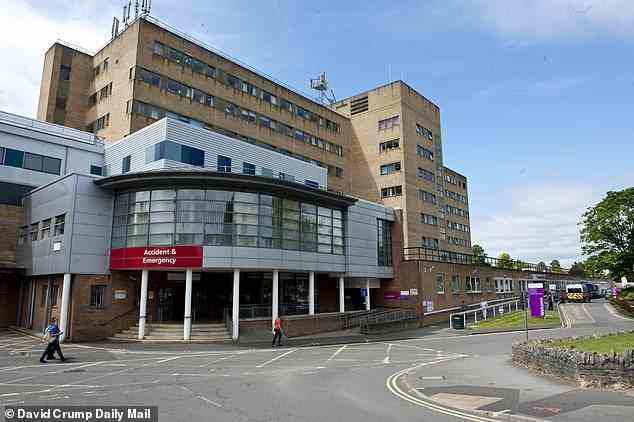 Das Yeovil Hospital beschränkt Besuche immer noch auf jeweils nur eine Person mit einem Aufenthalt von maximal einer Stunde