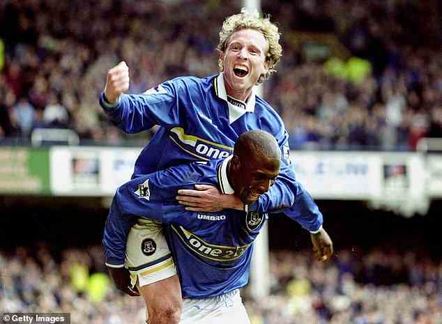1999 vermied Everton den Abstieg, nachdem er vier seiner letzten sechs Spiele in einem spannenden Finale gewonnen hatte