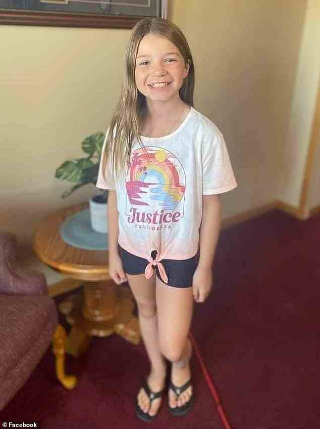 Lily Peters, 10, besuchte am Sonntagabend das Haus ihrer Tante in Chippewa Falls, Wisconsin.  Ihr Haus ist nur ein paar Straßen entfernt