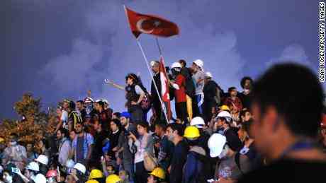 Der türkische Aktivist Osman Kavala wurde wenige Stunden nach seinem Freispruch im Gezi-Park erneut festgenommen