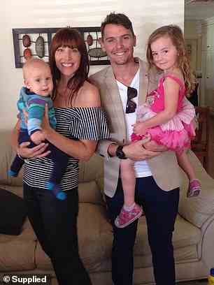 Im Bild: Ryan und Karen Fowler mit Tochter Remi und ihrem verstorbenen Sohn Rio