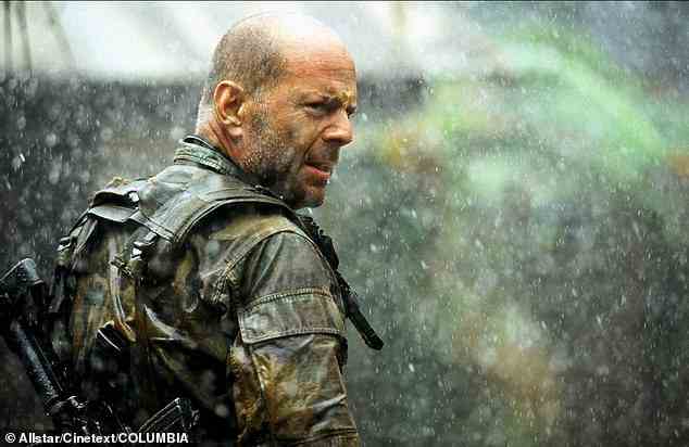 Bruce Willis, 67, verklagte die Produktionsfirma wegen einer „psychischen“ Verletzung, die er angeblich am Filmset von „Tears of the Sun“ erlitten hatte.  Hier spielt er die Rolle eines kampferprobten amerikanischen Soldaten