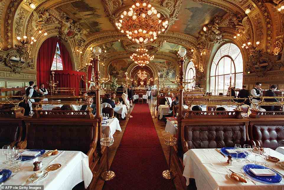 Goldenes Zeitalter: Nehmen Sie am frühen Nachmittag einen Eurostar nach Paris und essen Sie im Restaurant Le Train Bleu am Gare de Lyon zu Abend, bevor Sie mit einem Nachtzug quer durch Europa fahren