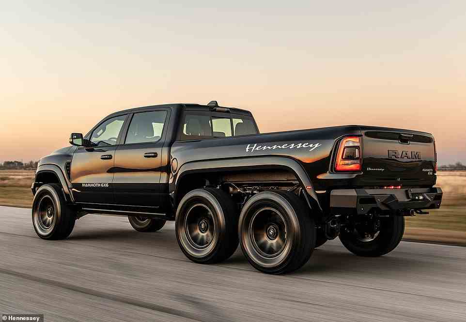 Ein langer Truck mit Rädern: Dies ist der neue Hennessey Mammoth 1000 6X6 TRX im Wert von 450.000 US-Dollar – ein sechsrädriger Pick-up in limitierter Auflage, der so lang ist wie eine Segelyacht