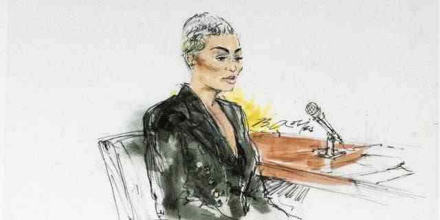 In dieser Künstlerskizze im Gerichtssaal sitzt der ehemalige Reality-TV-Star Blac Chyna am Dienstag, den 19. April 2022, in Los Angeles vor Gericht.
