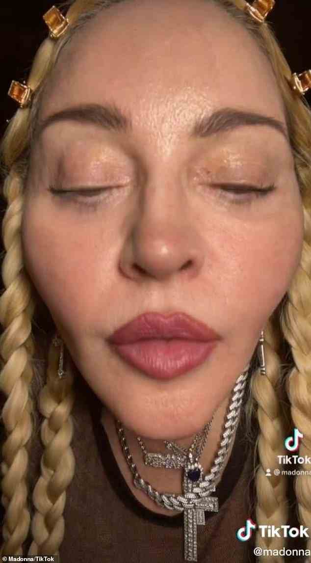 Seltsames Verhalten: Ein TikTok-Video, das Madonna vor der Grammy-Verleihung am Sonntag geteilt hat, ist zu einem Grund zur Sorge für Fans geworden, die sich über ihren Auftritt aufregen