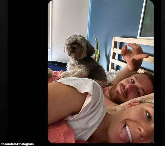 Immer noch stark: Ex-Home and Away-Star Sam Frost, 33, bestritt am Samstag Split-Gerüchte, als sie ein Selfie aus dem Bett mit Survivor-Star-Freund Jordie Hansen, 26, teilte