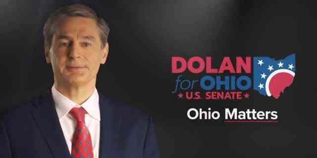 Der Senator des Staates Ohio, Matt Dolan, spricht in seinem neuesten Werbespot vor der Kamera, während er für die Nominierung des GOP US-Senats in Ohio kandidiert. 