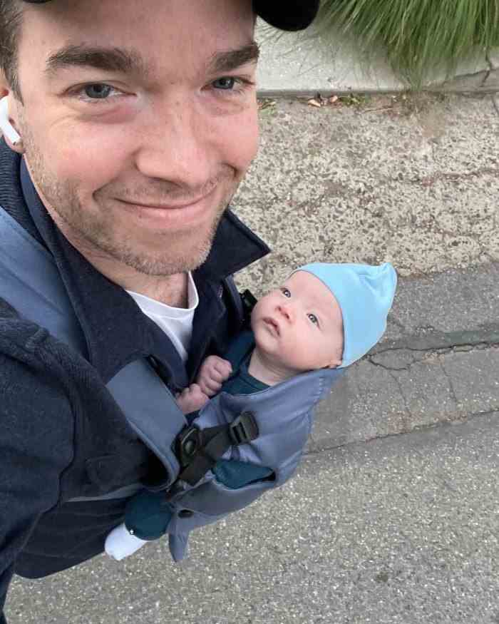 John Mulaney ist fasziniert von seinem 5 Monate alten Sohn Malcolm