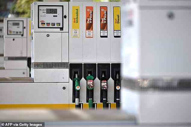 Die AA hat gewarnt, dass die Kraftstoffpreise innerhalb weniger Tage um etwa 5 Pence pro Liter steigen könnten, nachdem die Großhandelspreise Ende April in die Höhe geschossen sind und die Einzelhändler versuchen werden, die höheren Kosten weiterzugeben