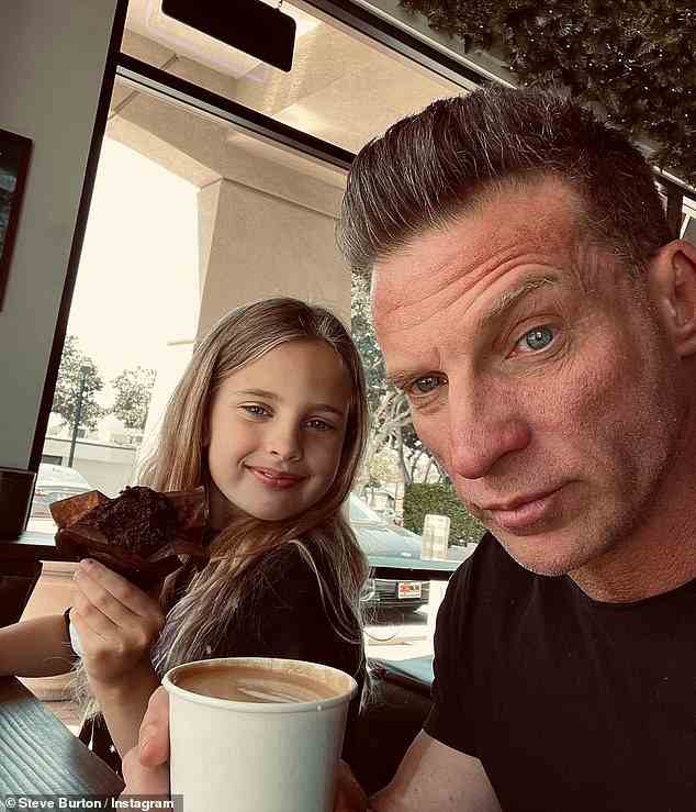 Burton ging Anfang dieser Woche zu Instagram, als er die Zeit mit seiner jüngsten Tochter Brooklyn genoss