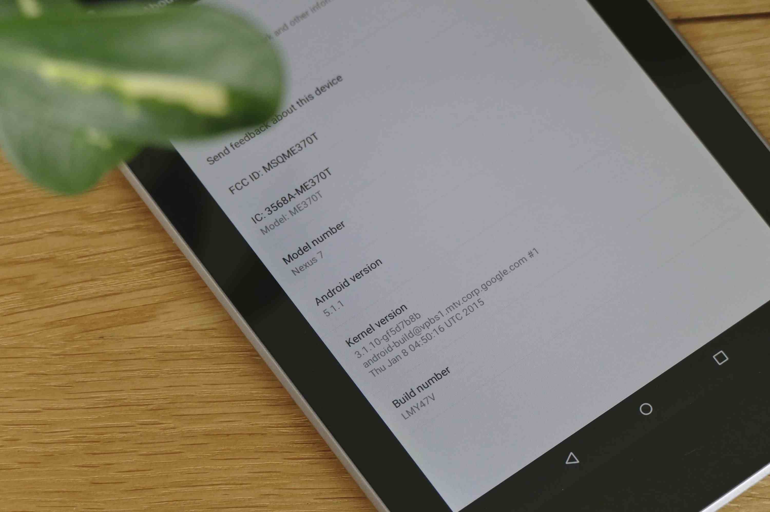 Die Seite „Über das Gerät“ auf dem Nexus 7-Tablet, auf der Android 5.1.1 installiert angezeigt wird.