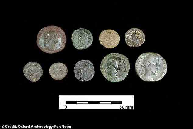 Zu den vor Ort entdeckten Artefakten gehören römische Münzen aus der Regierungszeit von Nero sowie Metallgegenstände, Waagen und Töpfe für den Transport von Waren.