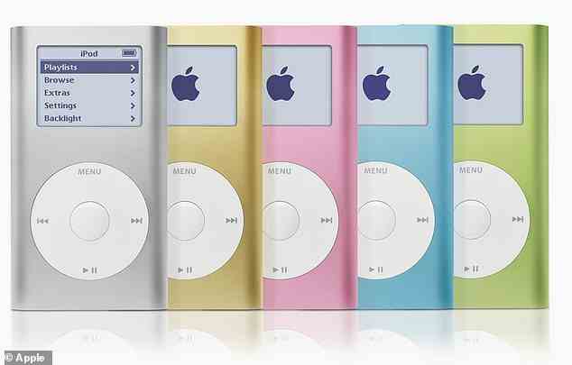 Abgebildet ist der beliebte iPod Mini, der am 20. Februar 2004 eingeführt wurde und mit nur 3,6 Unzen die Kapazität des iPod in ein kleineres Design packte