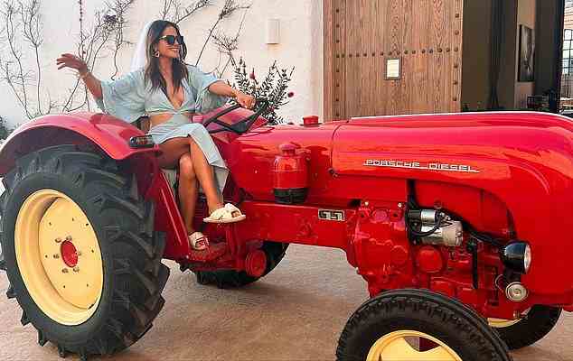 Made in Chelsea-Star Binky Felstead sprang während ihres Junggesellinnenabschieds auf Ibiza auf einen Porsche-Traktor
